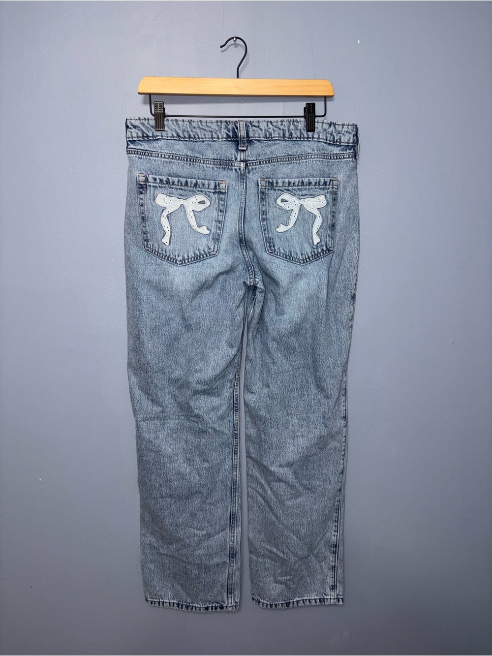 Hollister • Straight Leg Bow Jeans - Picture 2 of 2